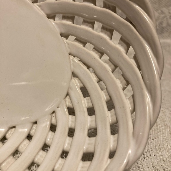 White Lattice Porcelain Bowl made in Portugal with Roses Vintage - Picture 2 of 6